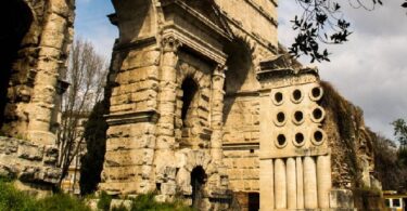 Lavori notturni sulla sede tranviaria di Porta Maggiore