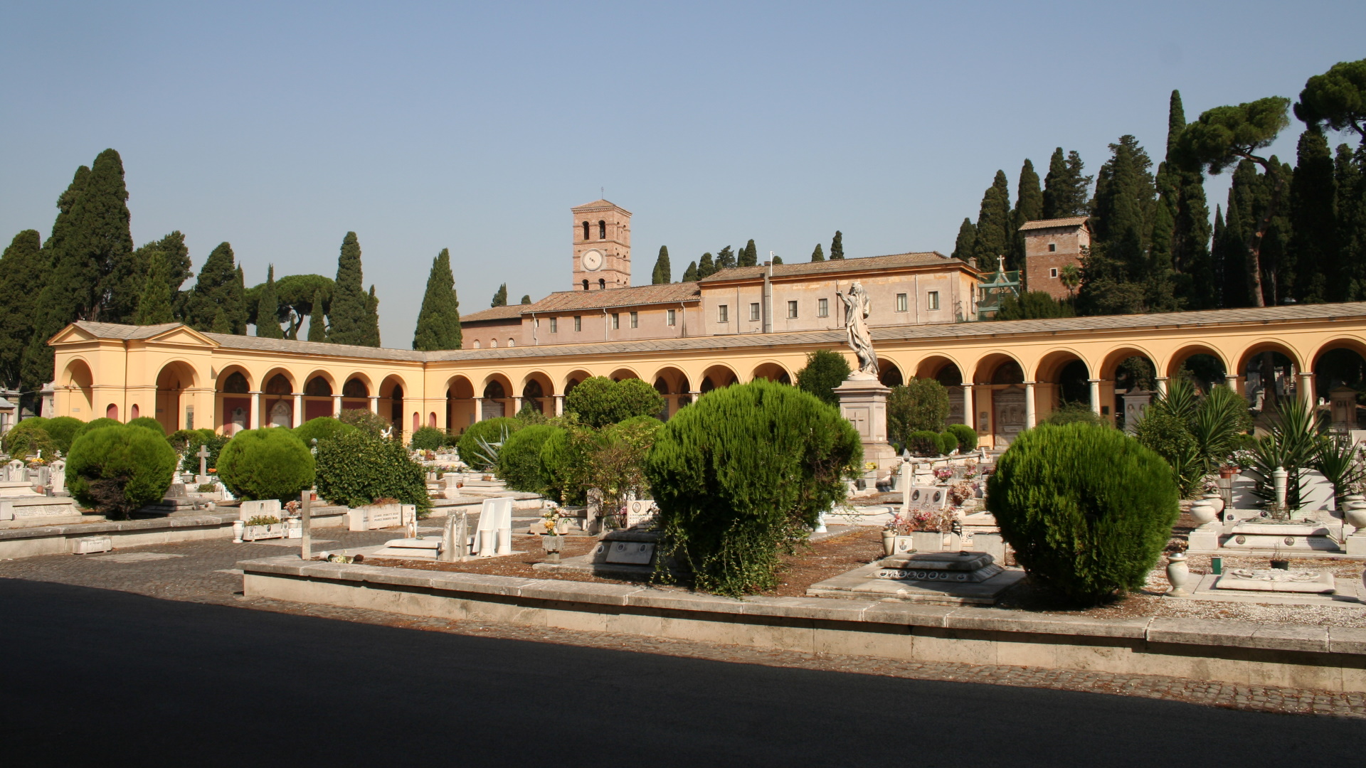 Cimitero Monumentale del Verano - Quadriportico
