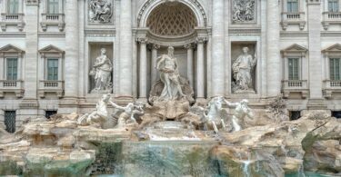 fontana di trevi a pagamento