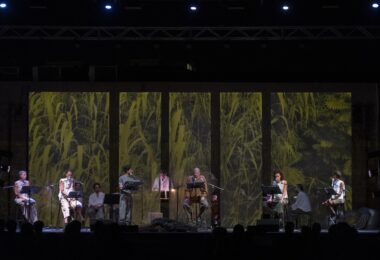 invasioni dal futuro teatro india